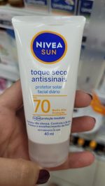 protetor-solar-facial-toque-seco-antissinais-fps-70-40ml-nivea