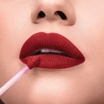 batom-liquido-vermelho-hibisco-niina-secrets-skinny-matte-eudora